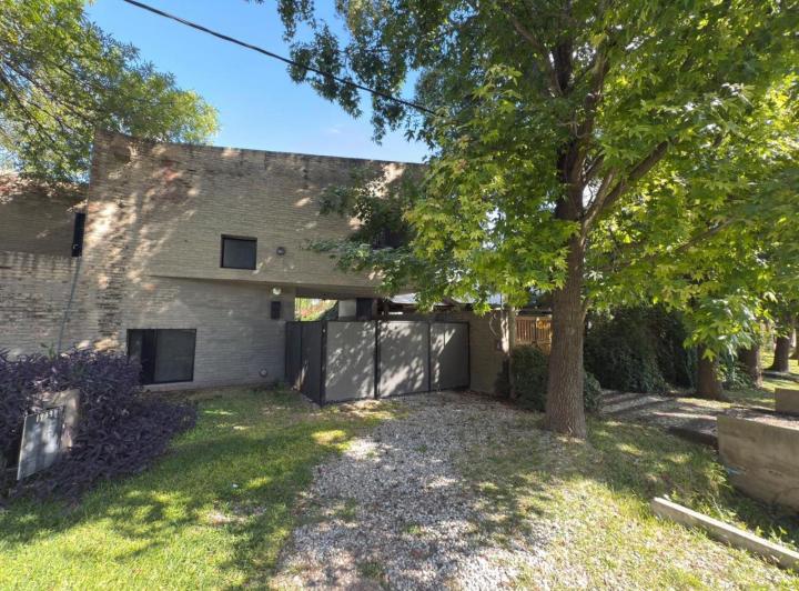Casa · 262m² · 4 Ambientes · 1 Cochera
