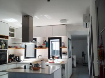 Casa · 140m² · 5 Ambientes · En Venta Casa 5 Amb con Quincho con Parrilla y Patio Remodelada a Nueva en Parque Patricios