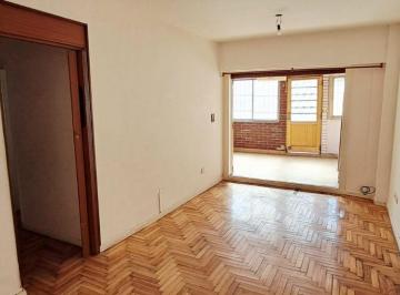 Departamento de 4 ambientes, Parque Patricios · Departamento en Venta 4 Amb con Patio en Parque Patricios