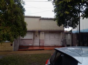 Casa · 140m² · 3 Dormitorios · 1 Cochera · Casa de 3 Dorm. a 100 m de Av J J Paso