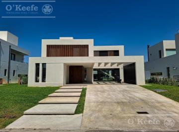 Casa · 245m² · 6 Ambientes · 2 Cocheras · Casa de 6 Ambientes en Venta a Estrenar en Greenville Polo Resort Hudson Berazategui