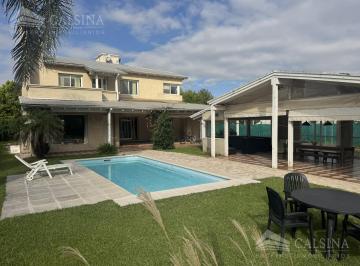 Casa · 448m² · 2 Cocheras · Chacras de La Villa - Casa en Venta 4 Dorm.
