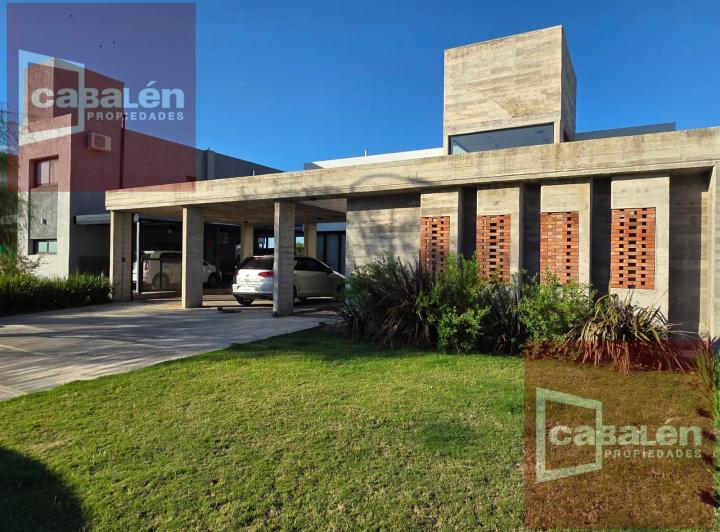 Casa · 222m² · 4 Dormitorios · 2 Cocheras
