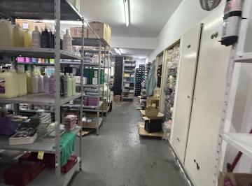 Local comercial · 122m² · 3 Ambientes · Local con Depósito en Barracas