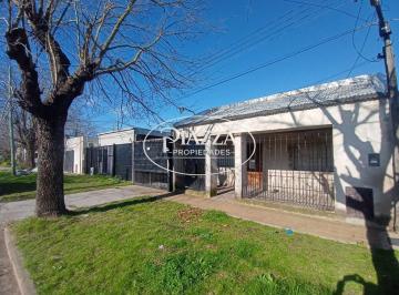 Casa · 160m² · 8 Ambientes · 1 Cochera · Casa - Los Hornos