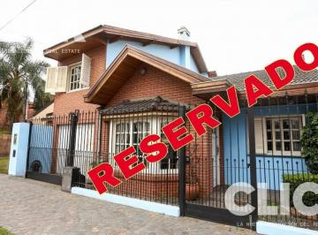 Casa · 245m² · 5 Ambientes · 2 Cocheras · Casa 5 Ambientes en Venta en Monte Grande con Jardín