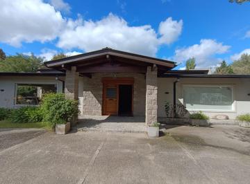 Casa · 255m² · 5 Ambientes · 6 Cocheras · Casa en Venta Parque Las Naciones Guernica