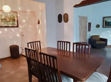 PH de 4 ambientes, Morón · PH en Centro de Castelar de 3 Dorm., 2 Baños Completos y Garage