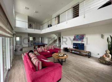 Casa · 420m² · 6 Ambientes · 3 Cocheras · Casa en Alquiler en El Barrio Fincas de San Vicente Sector Golf
