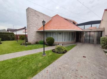 Casa de 8 ambientes, Quilmes · Amplio Chalet C/ Pileta y Quincho Sobre Gran Lote - Barrio Parque Calchaqui