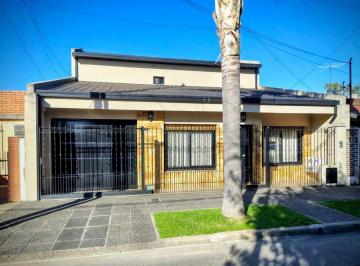 Casa de 4 ambientes, Morón · Casa 4 Ambientes en Venta en Morón con Pileta