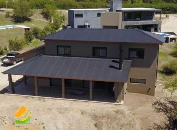 Casa de 7 ambientes, Alta Gracia · Casa en Alquiler en Potrerillo de Larreta