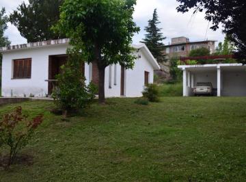 Casa · 120m² · 2 Dormitorios · 2 Cocheras · Se Vende Casa en Tanti.
