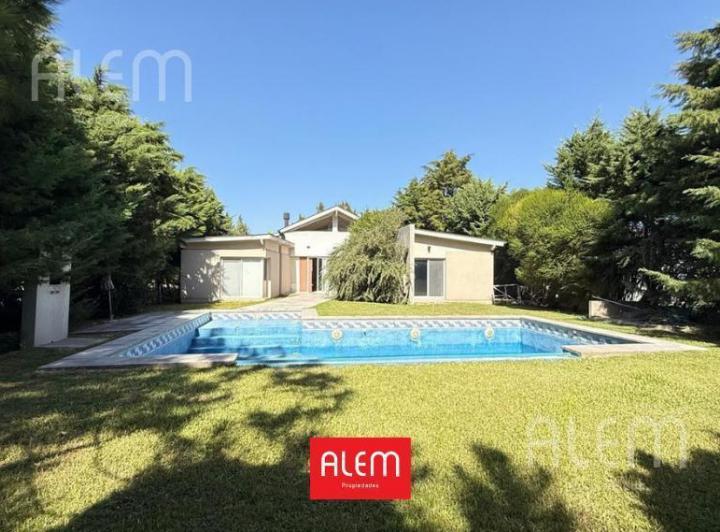 Casa · 165m² · 4 Ambientes · 2 Cocheras
