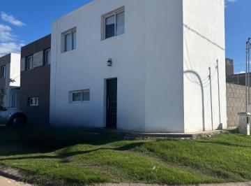 Casa · 75m² · 3 Ambientes · 1 Cochera · Duplex en Venta - Valle Cercano