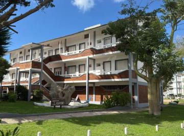 Departamento de 3 ambientes, Villa Gesell · Impecable Departamento con Cochera