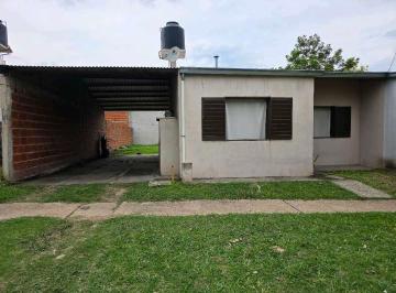 Casa · 60m² · 2 Dormitorios · 1 Cochera · Vendo Casa Concepción del Uruguay, Entre Ríos