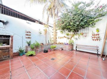 PH de 4 ambientes, Lanús · Duplex Al Frente de 4 Ambientes con Cochera Doble y Patio