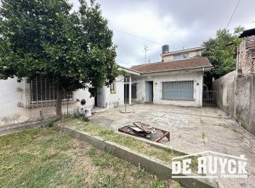 Casa · 350m² · 3 Ambientes · 3 Cocheras · Casa Sobre Lote 10x35, Apta Para Credito