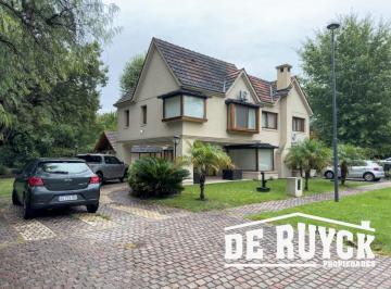 Casa · 326m² · 4 Ambientes · 4 Cocheras · Importante Casa en Country Club El Carmen