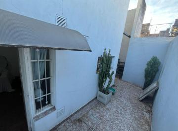 Casa de 4 ambientes, La Matanza · Casa Multifamiliar en Venta Isidro Casanova