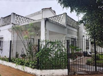Casa · 157m² · 4 Ambientes · 1 Cochera · Casa en Excelente Ubicación