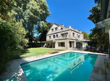 Casa · 390m² · 10 Ambientes · 2 Cocheras · Venta de Casa de Estilo Francés en Acassuso