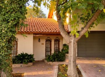 Casa de 3 ambientes, Gobernador Benegas · Tu Próximo Hogar en Barrio Trapiche – Impecable, Sólida y a un Precio de Oportunidad