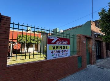 Casa · 390m² · 5 Ambientes · 1 Cochera · Casa 4 Ambientes en Venta – Lomas del Mirador – Lote Propio 390 m² – Anticipo Financiacion