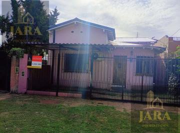 Casa · 225m² · 4 Ambientes · 1 Cochera · Casa 4 Ambientes Ezpeleta Nuevo Valor con Pileta