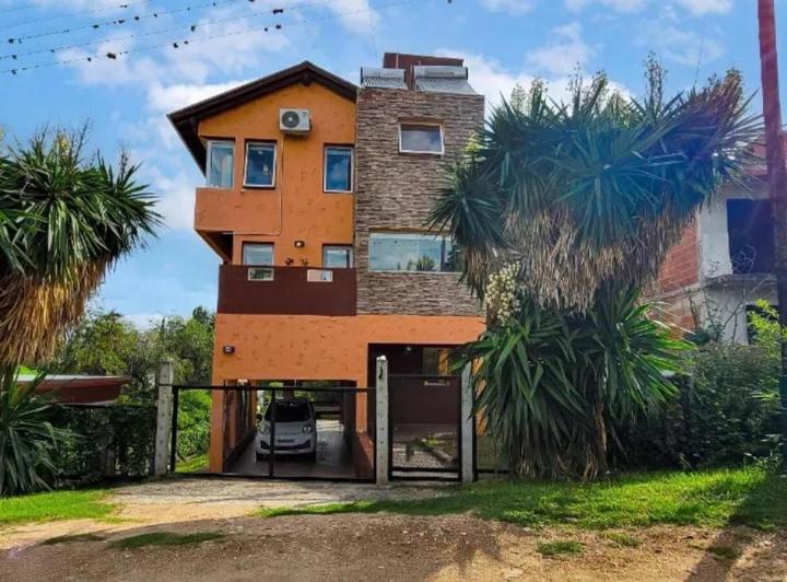 Casa · 245m² · 3 Ambientes · 3 Cocheras