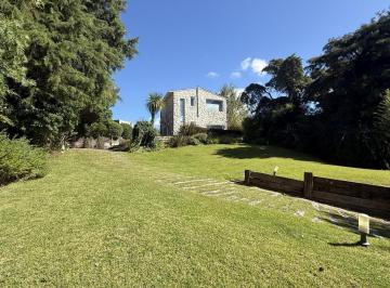 Casa · 114m² · 4 Ambientes · 3 Cocheras · Casa en Venta Carilo