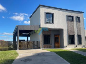 Casa · 150m² · 4 Ambientes · 2 Cocheras · Casa en Venta en San Sebastian - Area 8, San Sebastian, Escobar