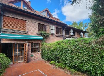 Casa · 251m² · 6 Ambientes · 2 Cocheras · Tríplex 3 Dorm. Olivos Roche