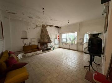 Casa · 230m² · 6 Ambientes · 1 Cochera · Casa en Venta en La Plata