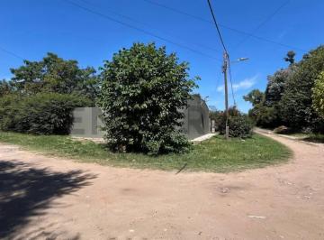 Casa · 70m² · 4 Ambientes · 1 Cochera · Venta Casa con Doble Lote Permuta Financia