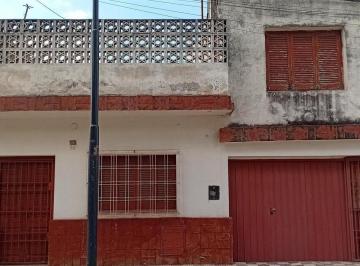Casa · 105m² · 5 Ambientes · Se Vende Casa en B° Colon, Oportunidad de Inversión