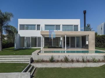 Casa · 382m² · 4 Dormitorios · 2 Cocheras · Casa en Lagos del Golf, Nordelta