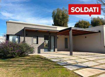 Casa · 206m² · 4 Ambientes · 1 Cochera · Casa en Venta Sobre Lote Central, Una Planta en Barrio Santo Tomas
