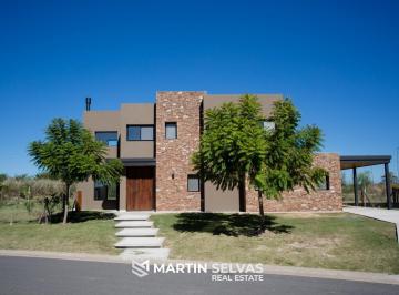 Casa · 290m² · 6 Ambientes · 2 Cocheras · Casa en Alquiler Puertos del Lago, Barrio Vistas