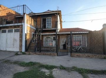 Casa de 7 ambientes, Florencio Varela · Casa con 300 m² y 5 Dorm. en Venta en Ingeniero Juan Allan