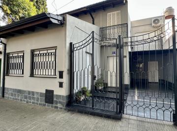 Casa · 238m² · 6 Ambientes · 1 Cochera · Casa Barrio Belgrano Rosario. Cochera. Piscina. 3 Dorm.. Oficina