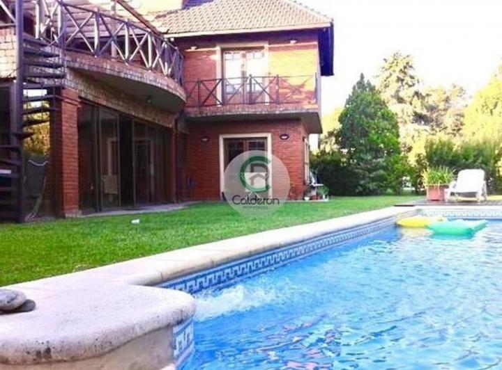 Casa · 350m² · 5 Ambientes · 5 Cocheras