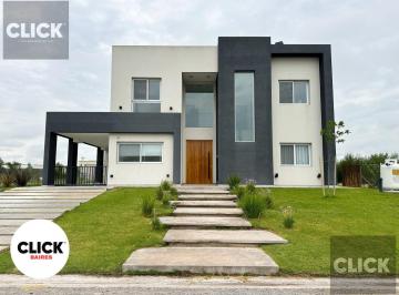 Casa · 208m² · 4 Ambientes · 4 Cocheras · Casa 4 Ambientes en Venta en Barrio San Lucas con Piscina