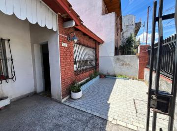Casa · 57m² · 3 Ambientes · 1 Cochera · Casa 3 Amb Patio Jardin Cochera en Lomas del Mirador