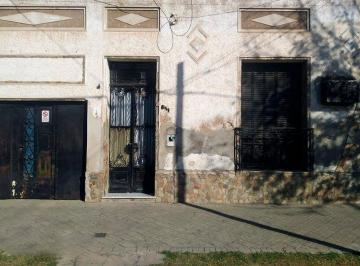 Frente · Amplia Casa 2 Dorm. con Patio Av del Rosario y Av San Martín