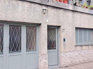 Frente · Casa 2 Dorm. con Amplio Patio Balcarce 4531 Pb