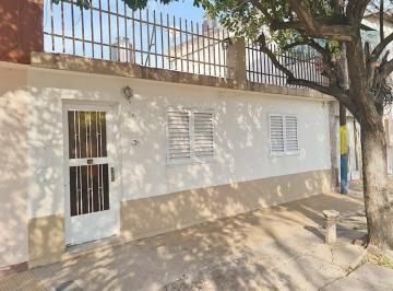Frente · Casa 2 Dorm. con Patio Pje. Bolonia 5219
