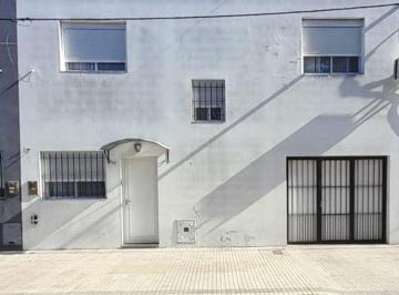 Casa de 4 ambientes, La Plata · Casa en Venta de 3 Dorm. en Calle 77 E/ 12 y 13 de La Plata.