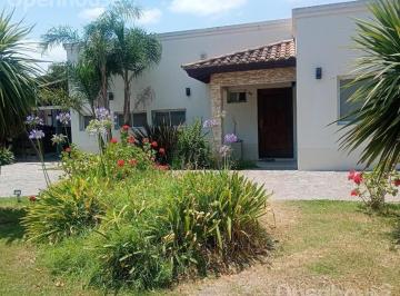 Casa · 275m² · 4 Ambientes · 1 Cochera · Viví La Cuesta: Venta Casa Impecable con Suite, Parque y Pileta | Apto Crédito